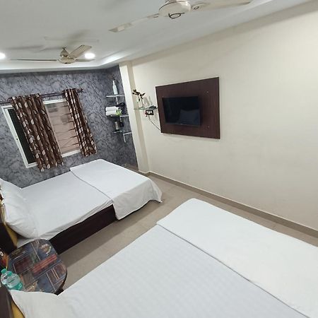 Treebo Yatri Grah Kshipra T Hotel Ujaim Exterior foto