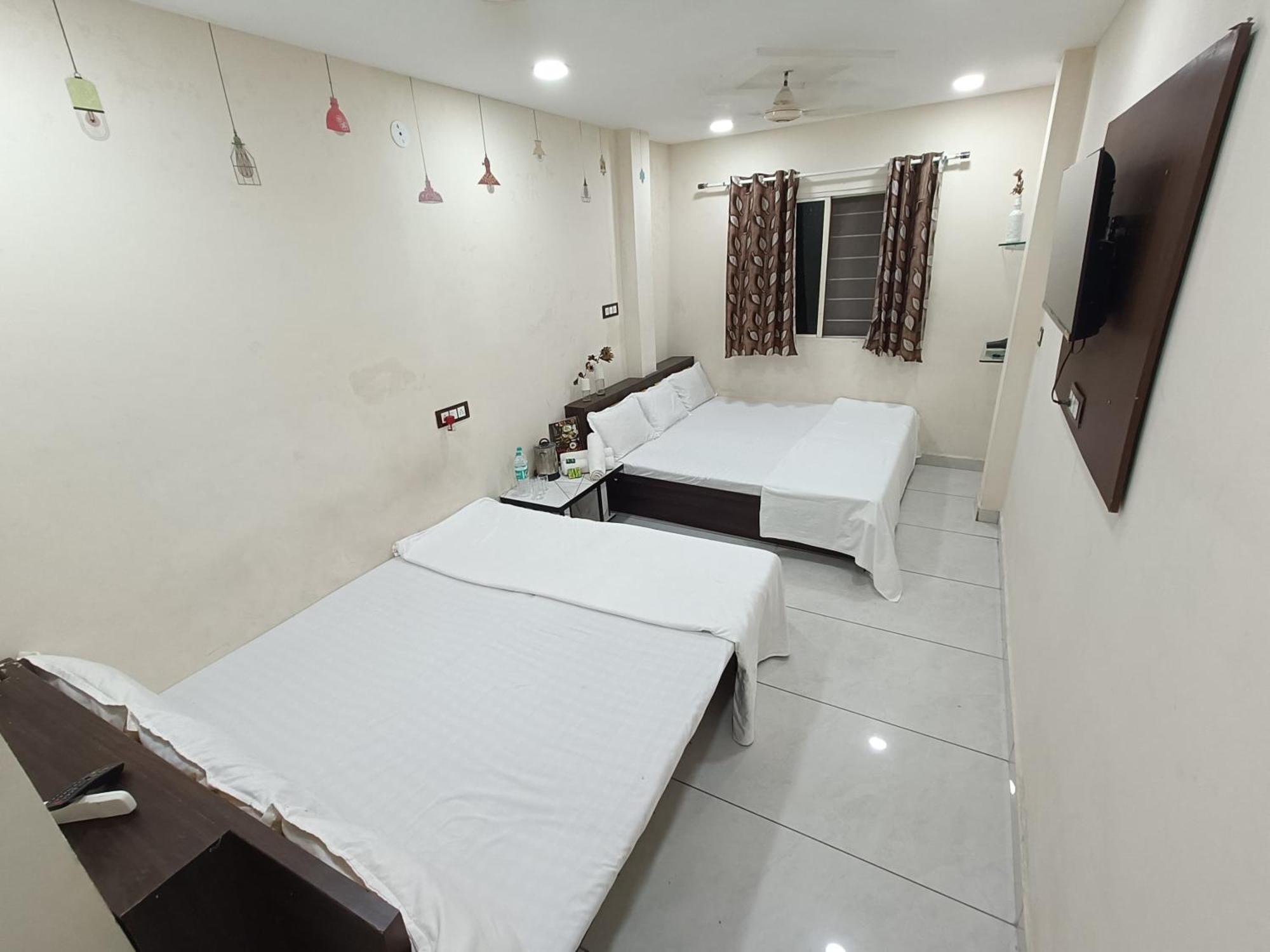 Treebo Yatri Grah Kshipra T Hotel Ujaim Exterior foto