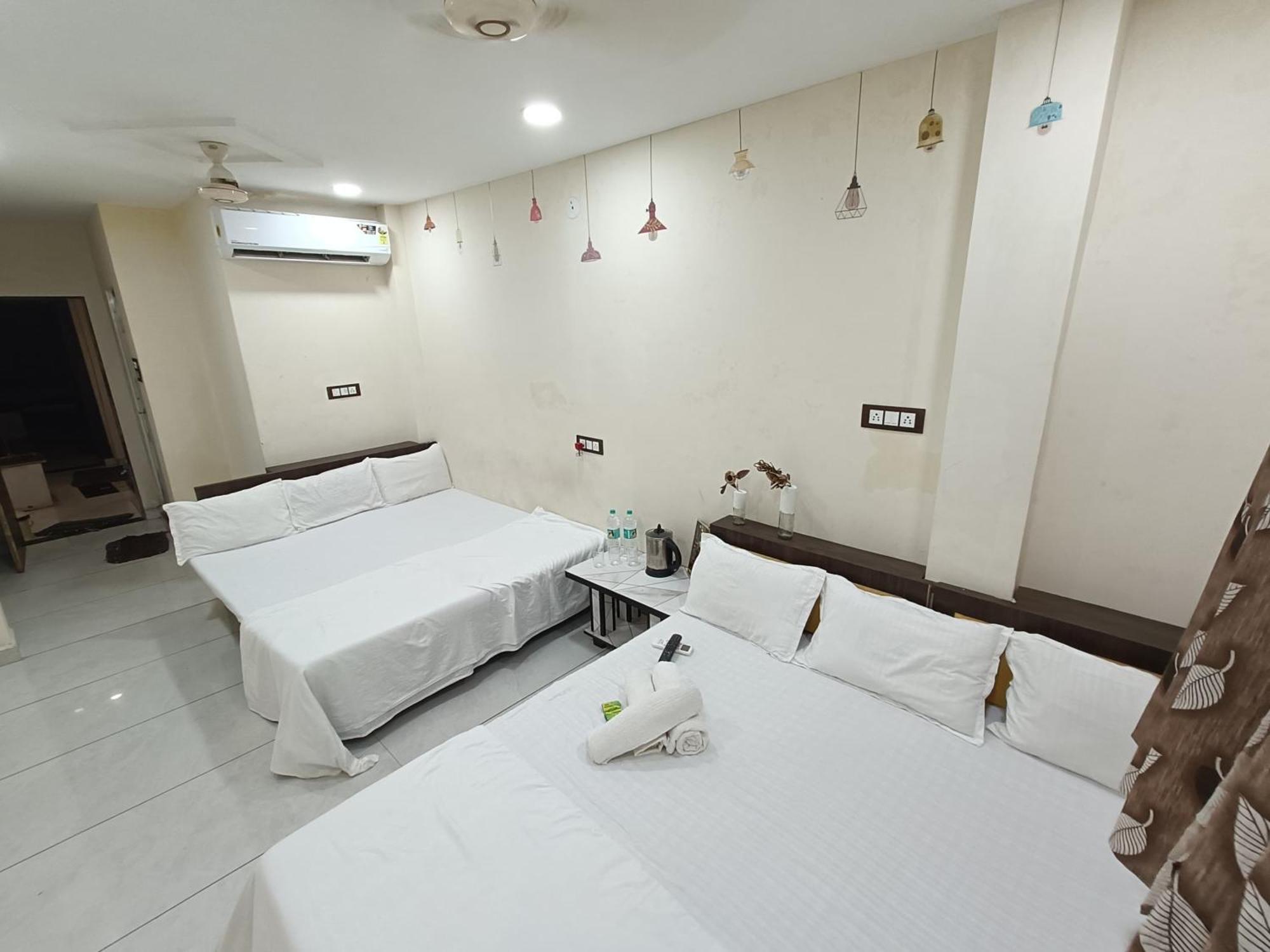 Treebo Yatri Grah Kshipra T Hotel Ujaim Exterior foto