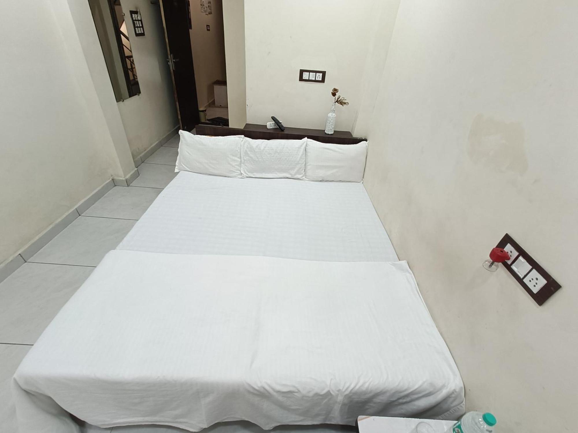 Treebo Yatri Grah Kshipra T Hotel Ujaim Exterior foto