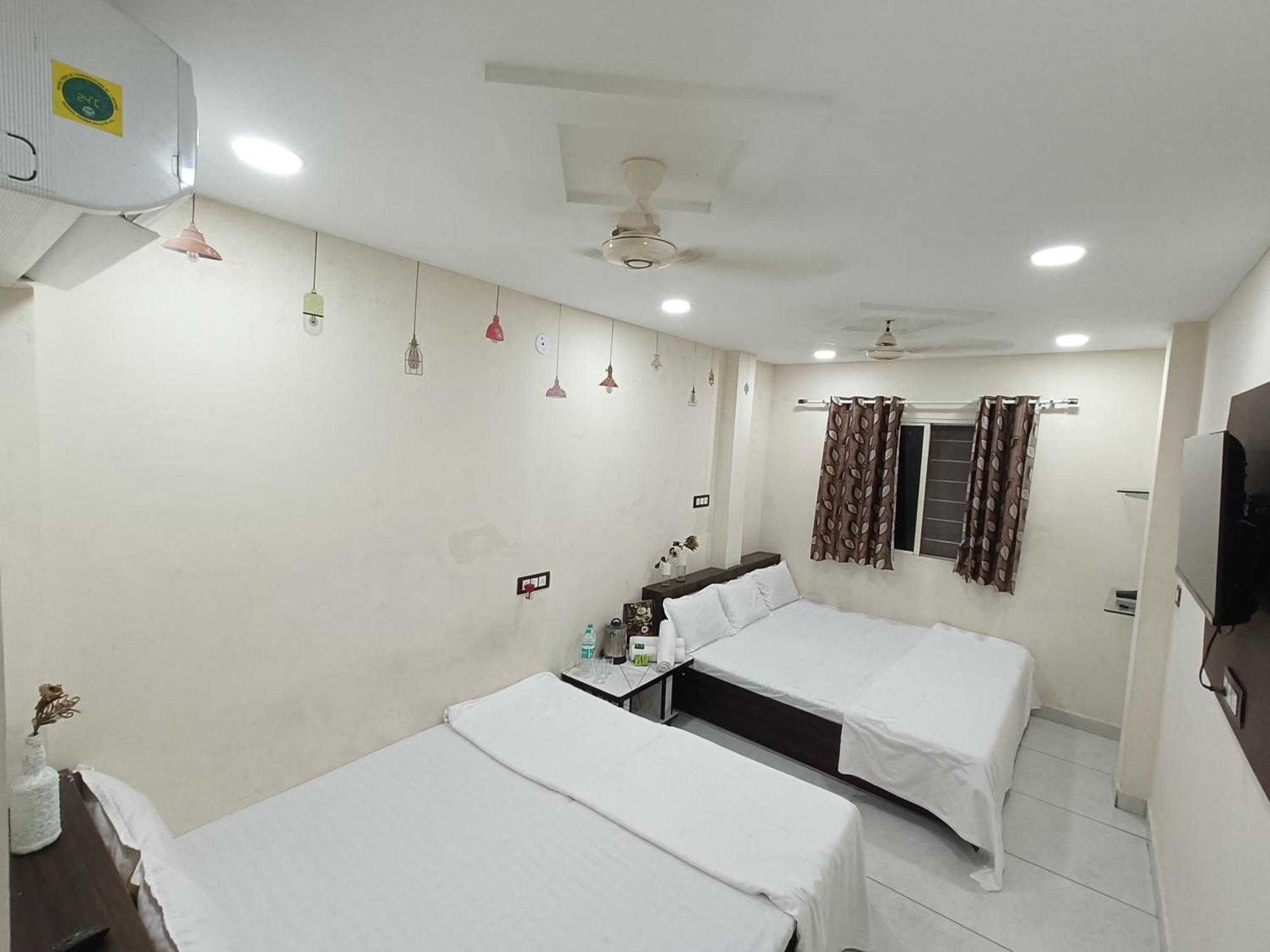 Treebo Yatri Grah Kshipra T Hotel Ujaim Exterior foto