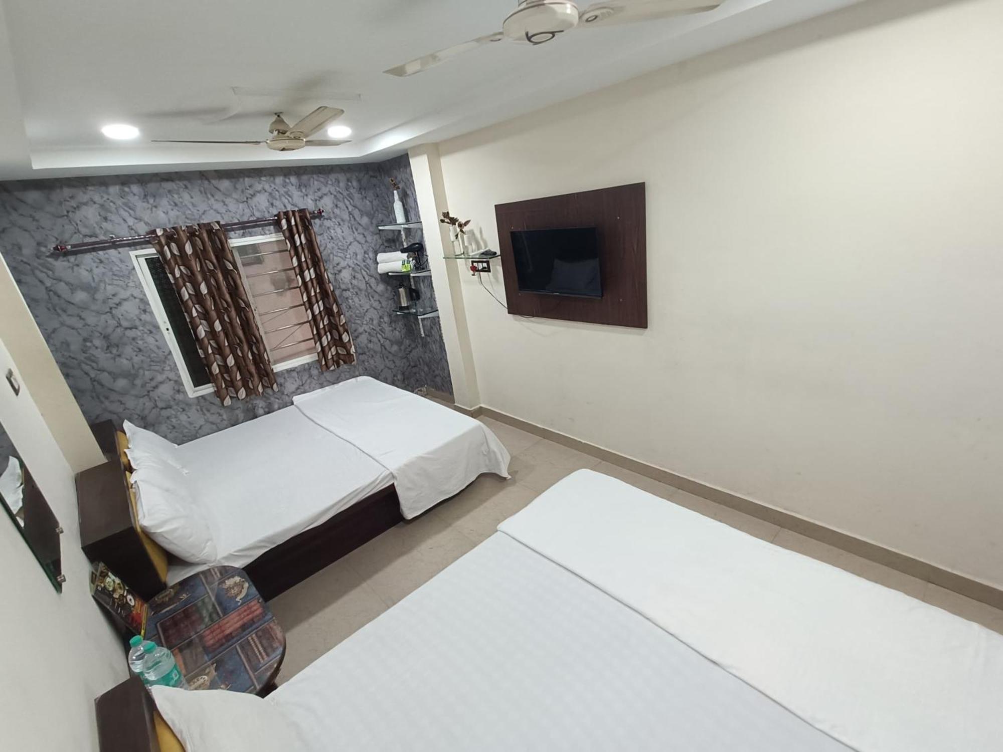 Treebo Yatri Grah Kshipra T Hotel Ujaim Exterior foto