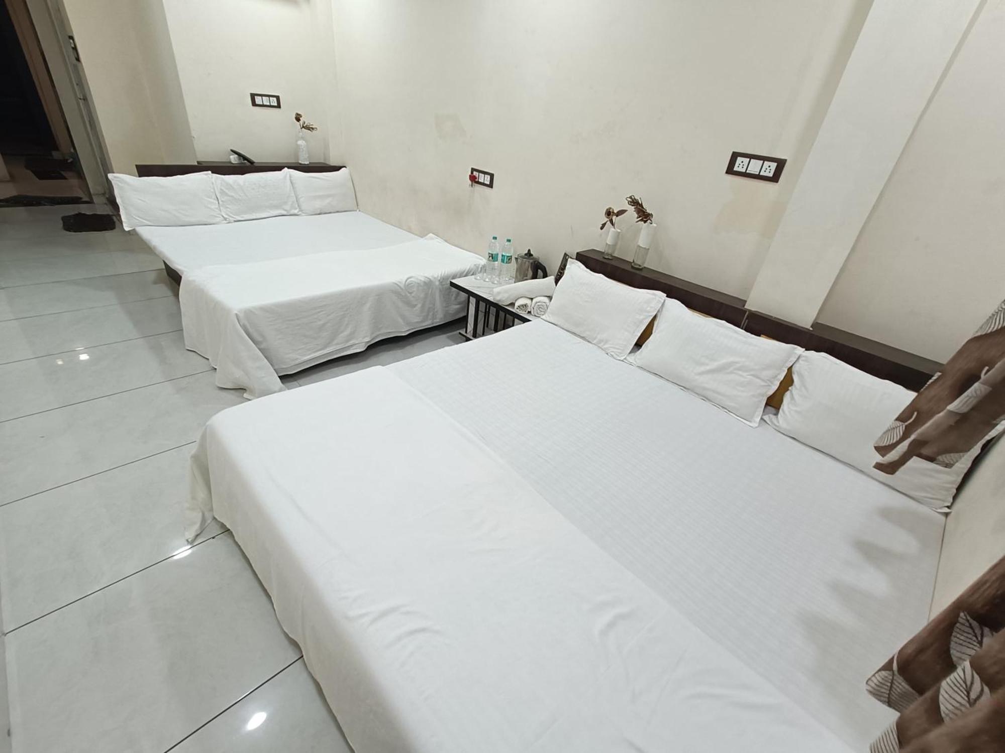 Treebo Yatri Grah Kshipra T Hotel Ujaim Exterior foto