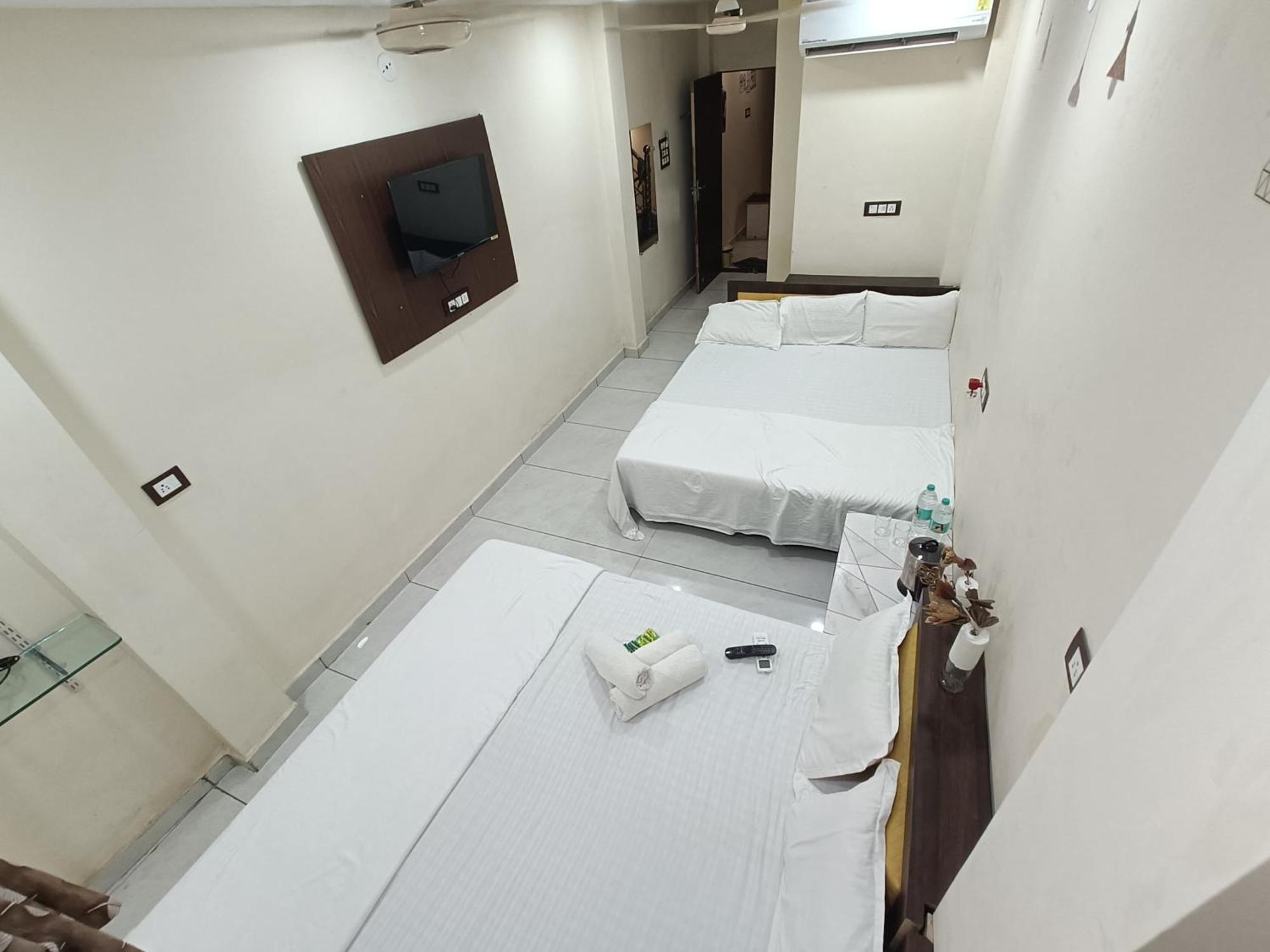 Treebo Yatri Grah Kshipra T Hotel Ujaim Exterior foto