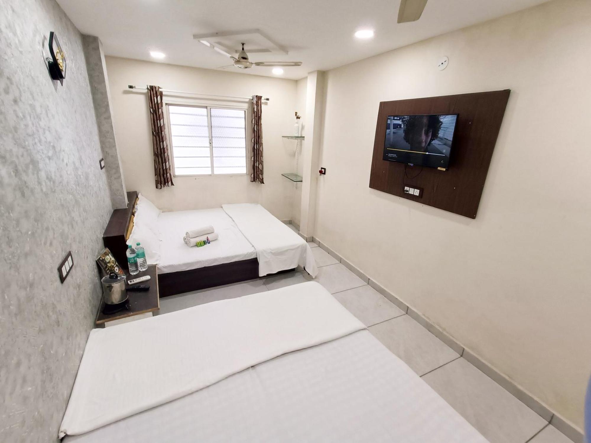 Treebo Yatri Grah Kshipra T Hotel Ujaim Exterior foto